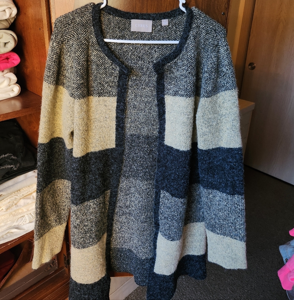 Cyrus Women's Colorblock Cardigan - Black and Cream